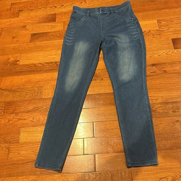 Hue 💙 Light Wash  Denim Casual jeans pants Legging Sz M - Picture 3 of 15